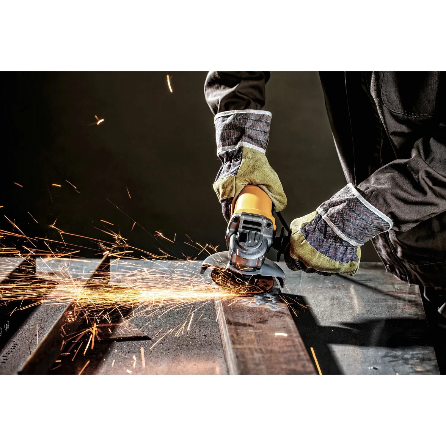AMOLADORA ANGULAR PROFESIONAL DE 4 -1/2″ 950W VELOCIDAD VARIABLE DWE4118-B2 DEWALT - Imagen 2